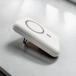 Urban Wireless Standing MagSafe Power Bank - MagPower10